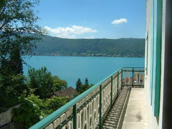 Villa Le Lac Cottage Au Bord Du Lac D'Annecy - Chambre Chez L'Habitant - Les Terrasses Du Lac Veyrier-du-Lac Exterior photo